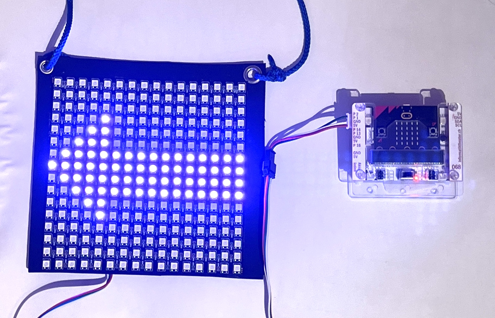 Bilder auf der Matrix 16×16 und Töne mit den Knöpfen A / B und schütteln steuern